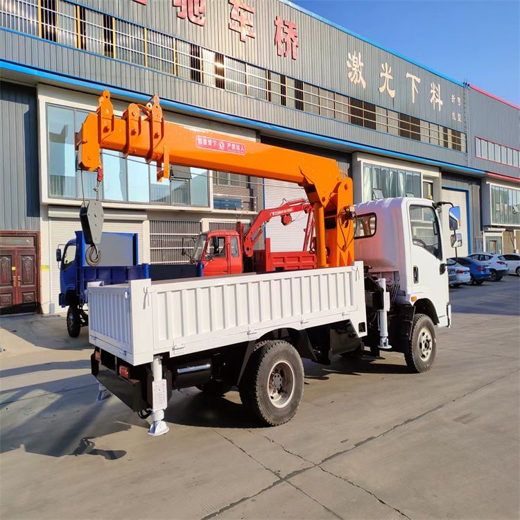 平山县三轮随车吊定制 农用改装机自备吊中瑞长期出售